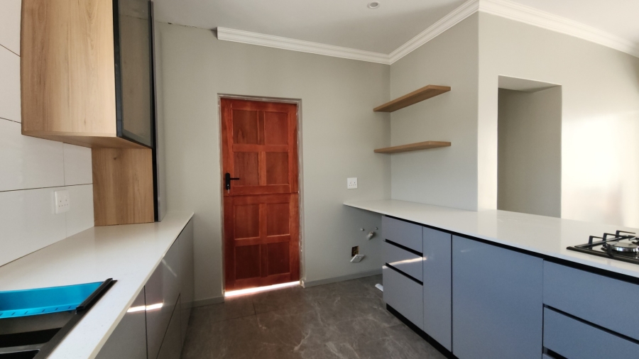 To Let 4 Bedroom Property for Rent in Melodie North West
